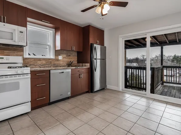 11 Faxon St #B3, Newton, MA 02458