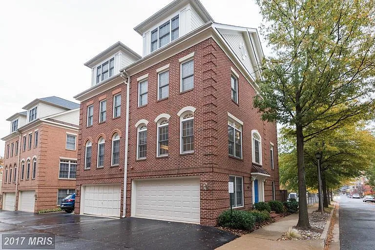 4 bed, 4.5 bath, 2416 sqft, $6,500 — Photo 2