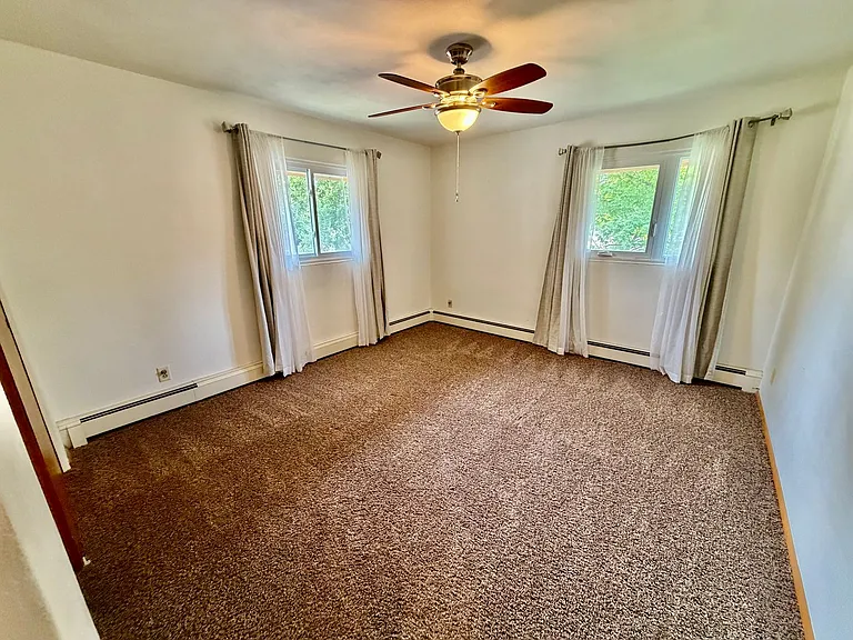 Spacious 2 Bedroom 1 Bathroom! — Photo 7