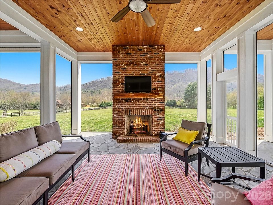 1st image of 5 Sweetgrass Ln