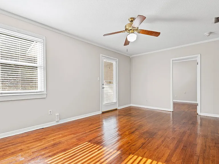 315 Azalea Cir W — Photo 3