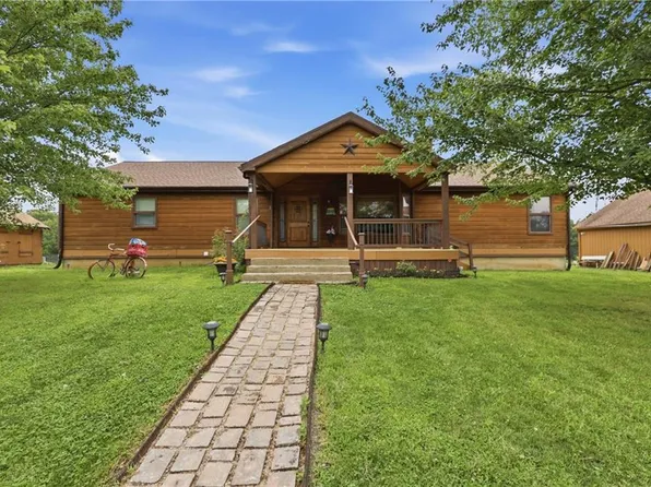 40303 E Round Prairie Rd, Oak Grove, MO 64075