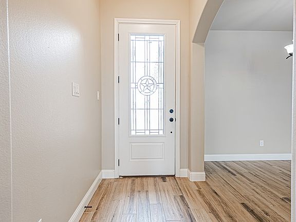 3rd image of 6017 Aurora Way