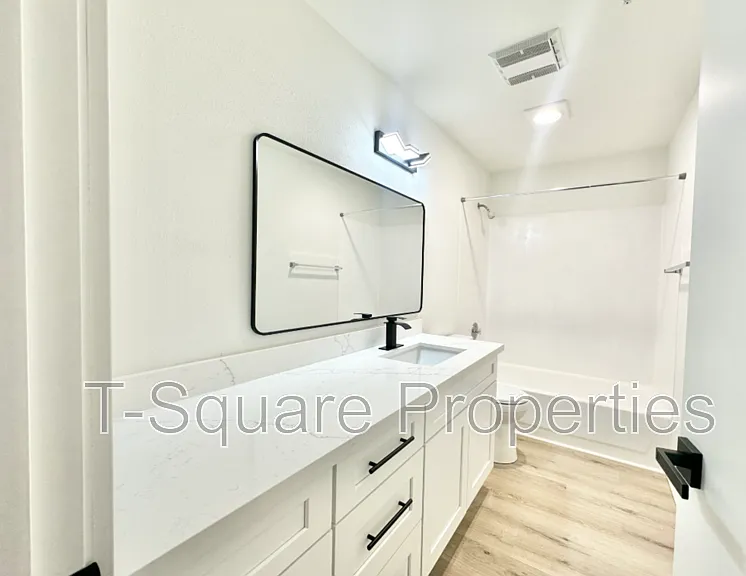 7041 S 116th Pl #206 — Photo 2