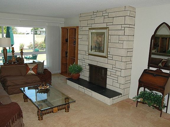 Living Room w/Dual F.P.