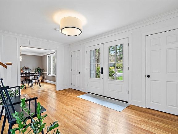 2nd image of 6 Ladyslipper Ln