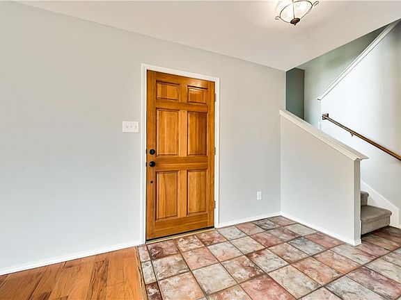 4th image of 343 Stately Oak Ln