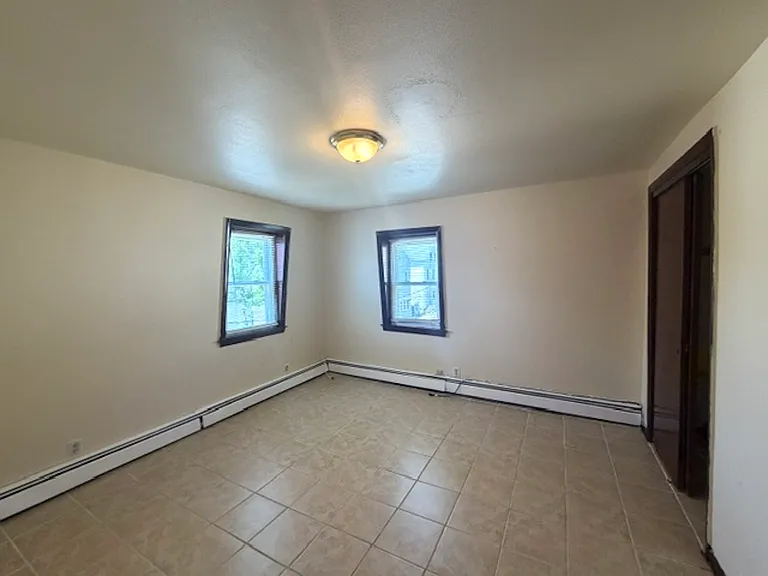 27 Zone St #2L — Photo 6