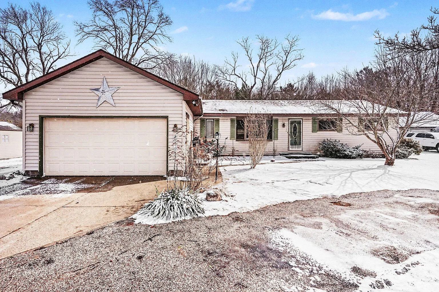 5686 Davis Rd photo 1