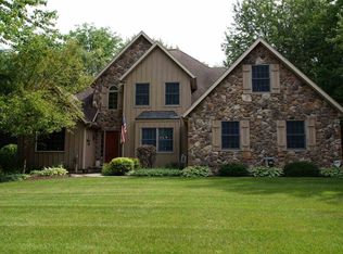 2453 S Paxton Dr, Warsaw, IN