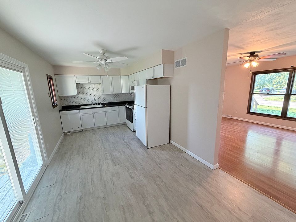 1st image of 1002 W Saunders St