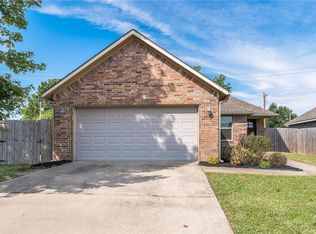 912 SW Crownview St, Bentonville, AR 72712