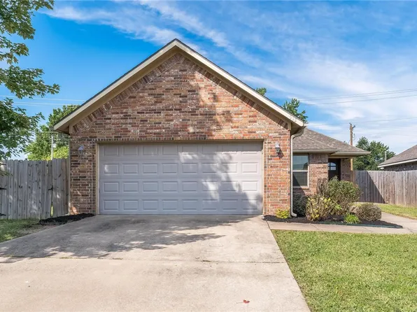 912 SW Crownview St, Bentonville, AR 72712
