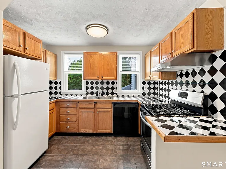 126 Booth St #2 — Photo 10