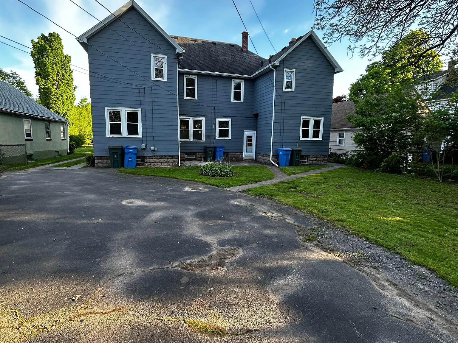 3 bed, 1000 sqft, $1,795 — Photo 2
