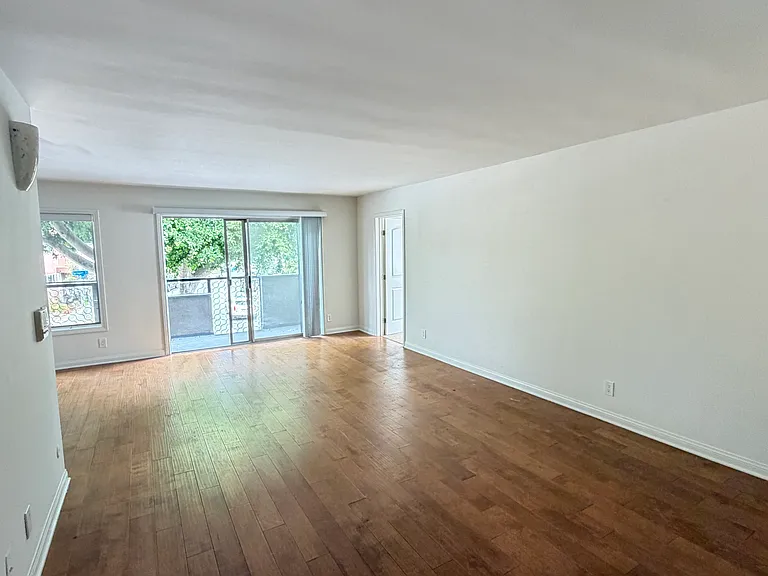 6637 Springpark Ave #6 — Photo 23