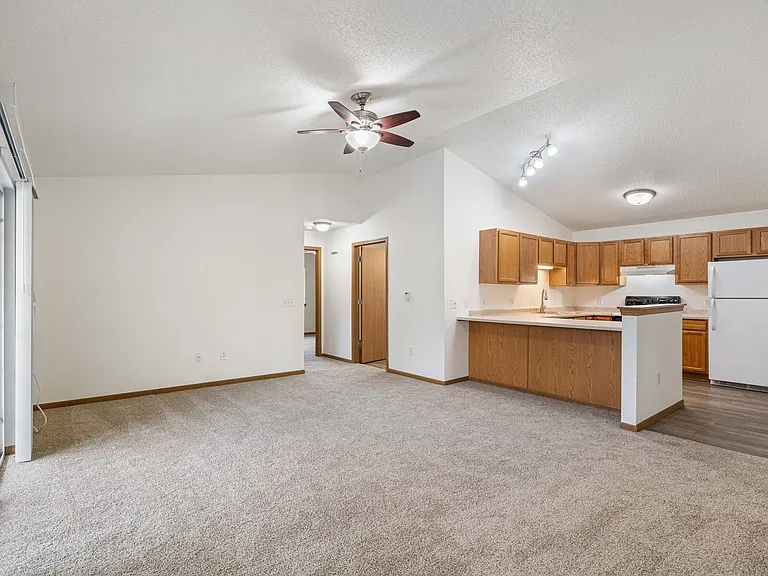 52 Fieldstone Dr — Photo 3