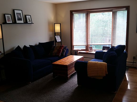 3rd image of 140 Sunset Dr