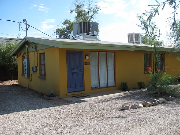 2722 N Warren Ave — Photo 12