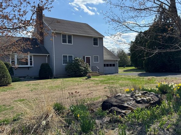 4 Meadow Oak Ln #B, South Deerfield, MA 01373