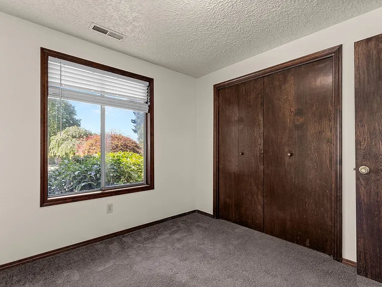 3605 NE 49th St — Photo 27