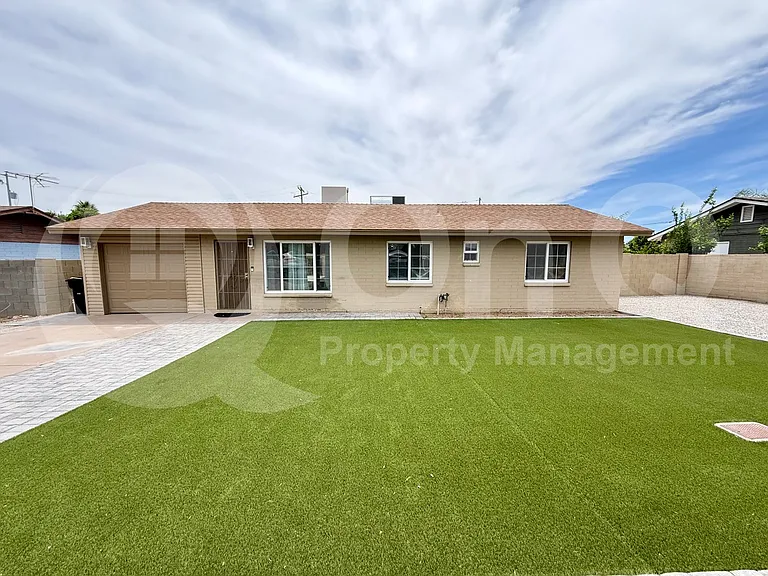 505 E El Camino Dr — Photo 1