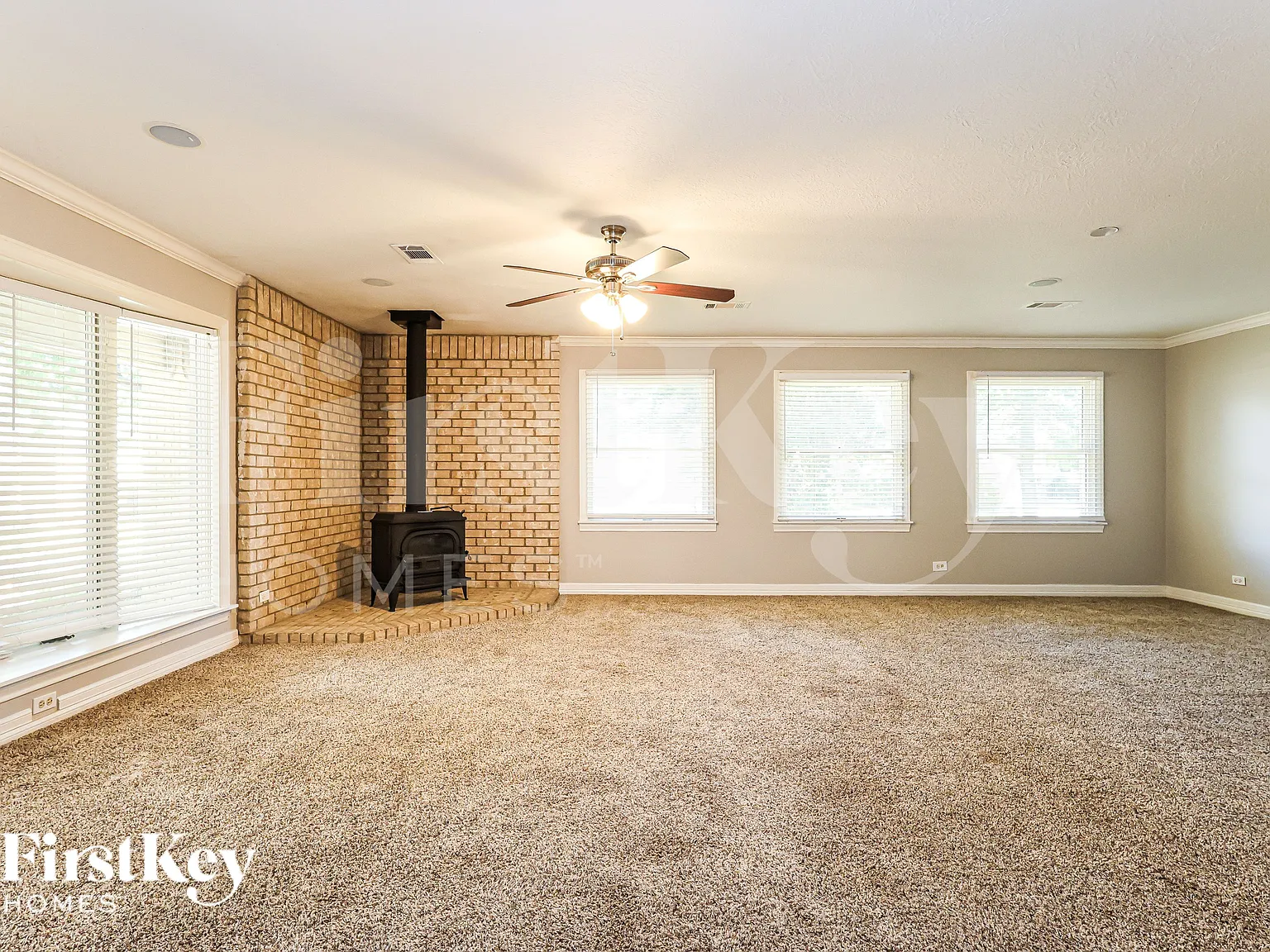 3 bed, 3.0 bath, 2313 sqft, $2,280 — Photo 3