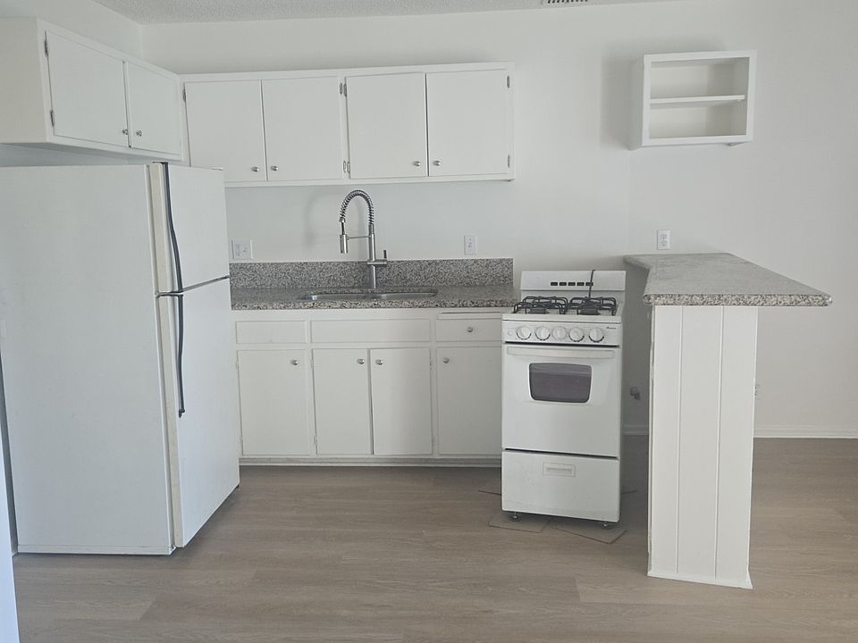 1st image of 817 9th St APT 6