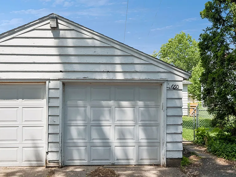 1660 Ford Pkwy — Photo 21