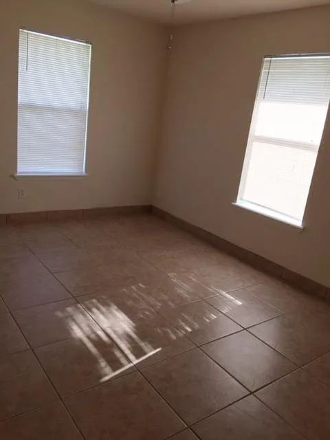 2 bed, 759 sqft, $1,200 — Photo 4
