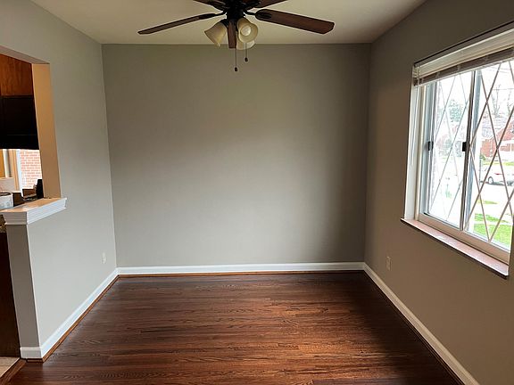 3rd image of 3064 Crestmoor Ln