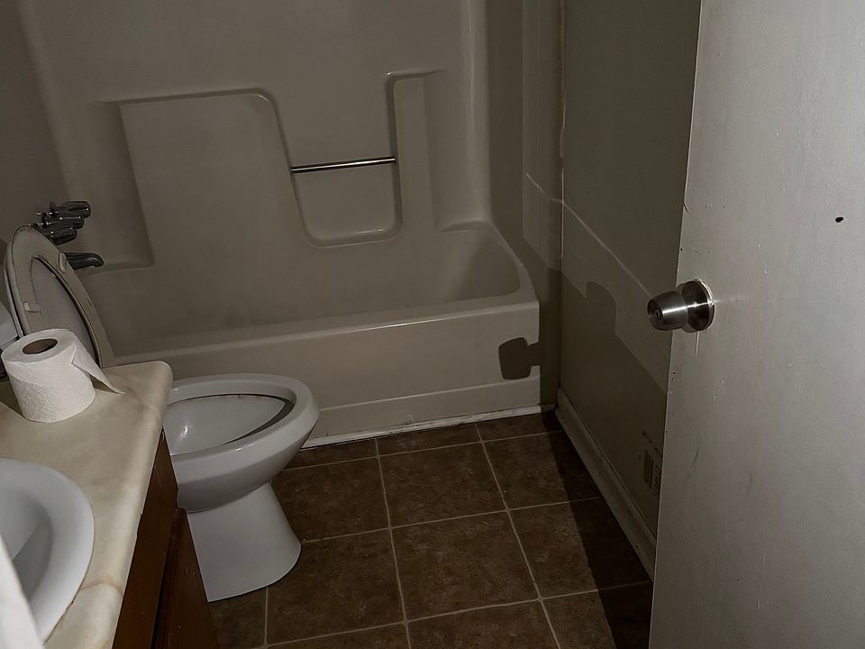 2nd image of 106 Park Cir