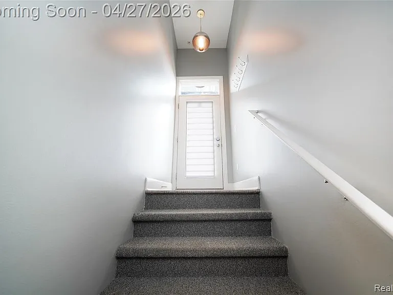 1230 Diamond Ct #E — Photo 4
