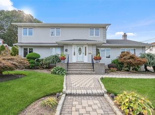 326 Doris Ave, Franklin Square, NY 11010