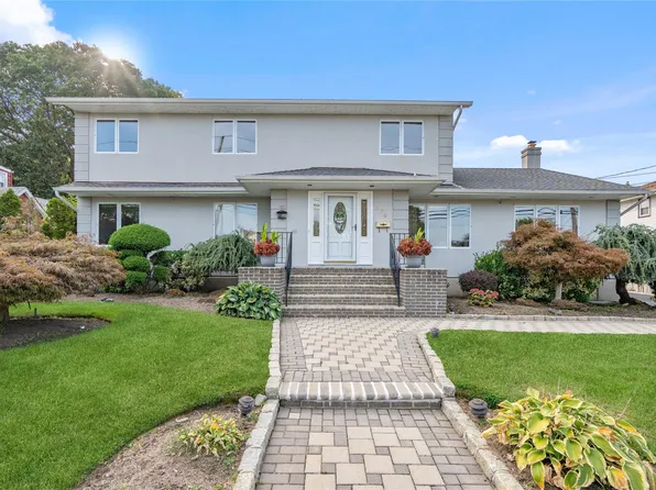 326 Doris Avenue, Franklin Square, NY 11010