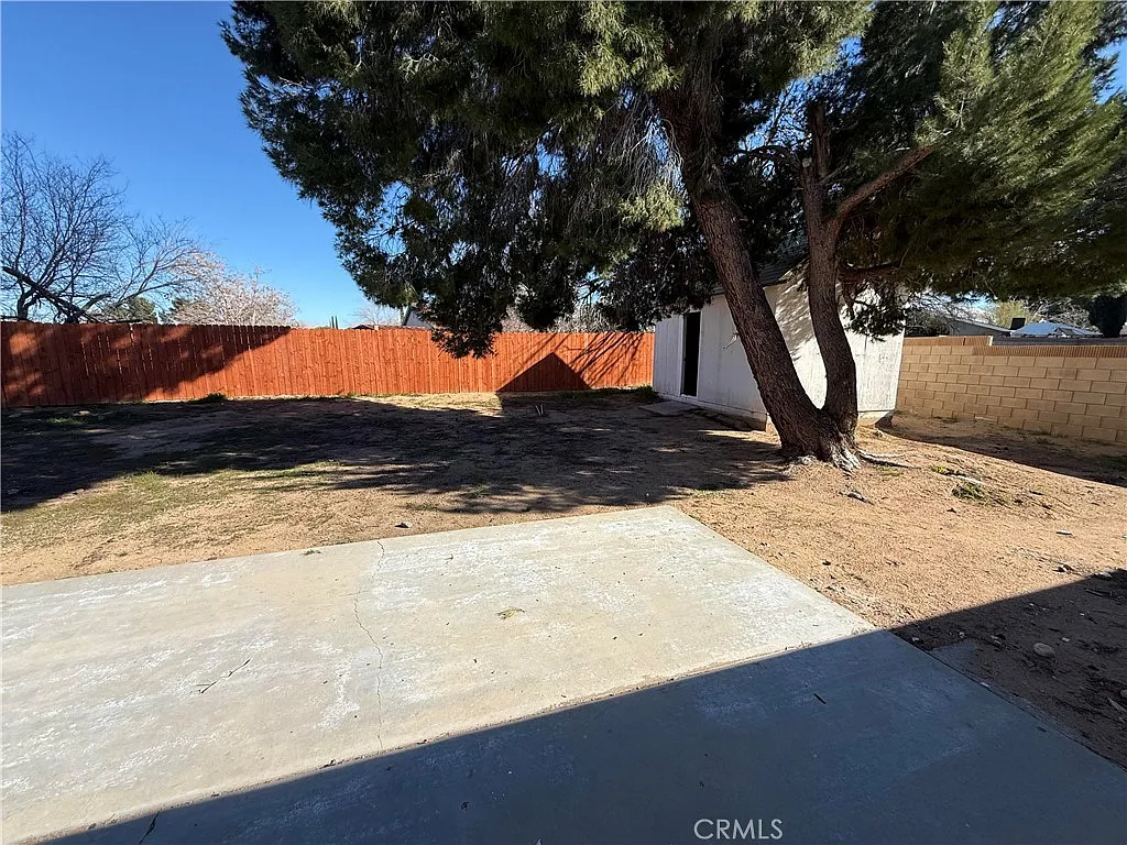 3 bed, 936 sqft, $2,700 — Photo 1