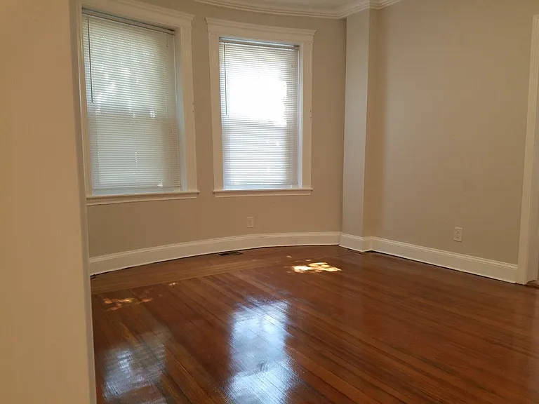 14 Townsend St — Photo 2