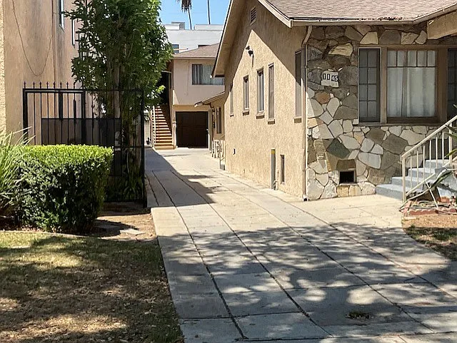 2 bed, 780 sqft, $2,300 — Photo 3