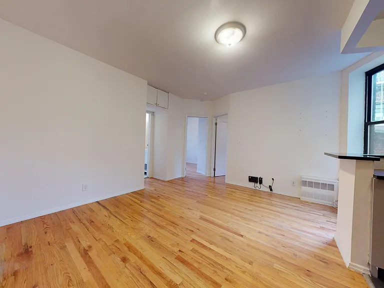 240 Waverly Pl #56 — Photo 5