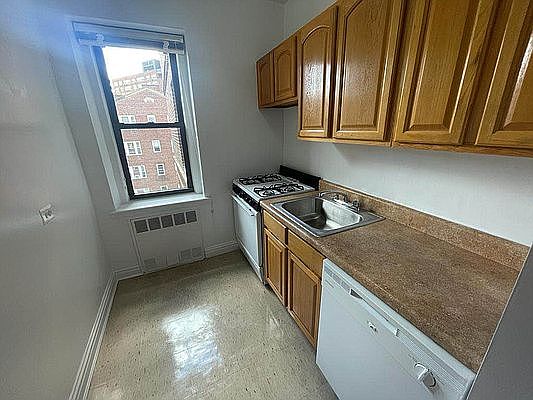 3rd image of 72-36 112th St #600