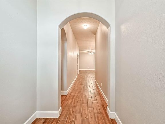 5th image of 15943 Pleasant Green Cir