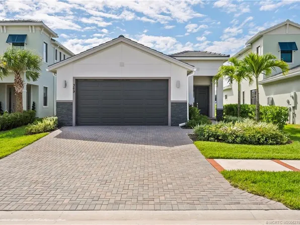 369 SE Fascino Cir, Port Saint Lucie, FL 34984