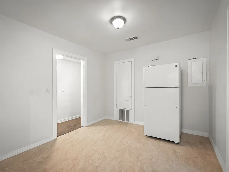 1029 W 25th St — Photo 28