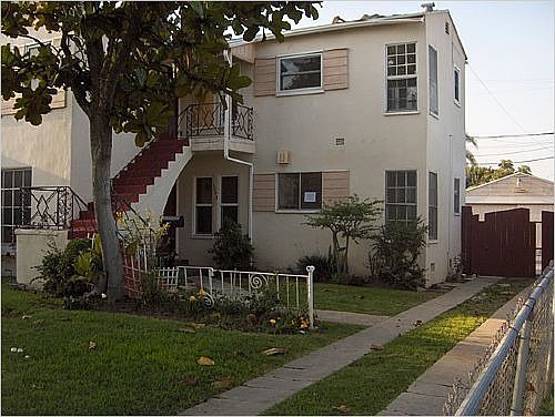 2nd image of 1743 W 84th Pl