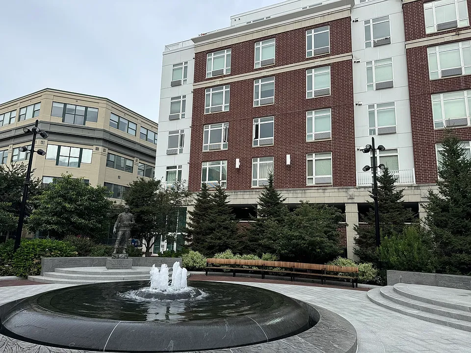 18 Cliveden St #604