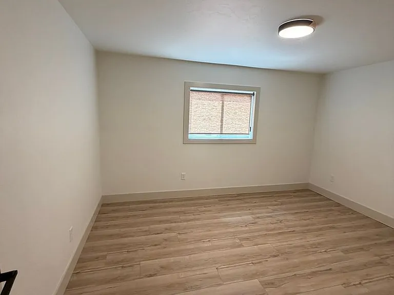 218 W Nevada St — Photo 40
