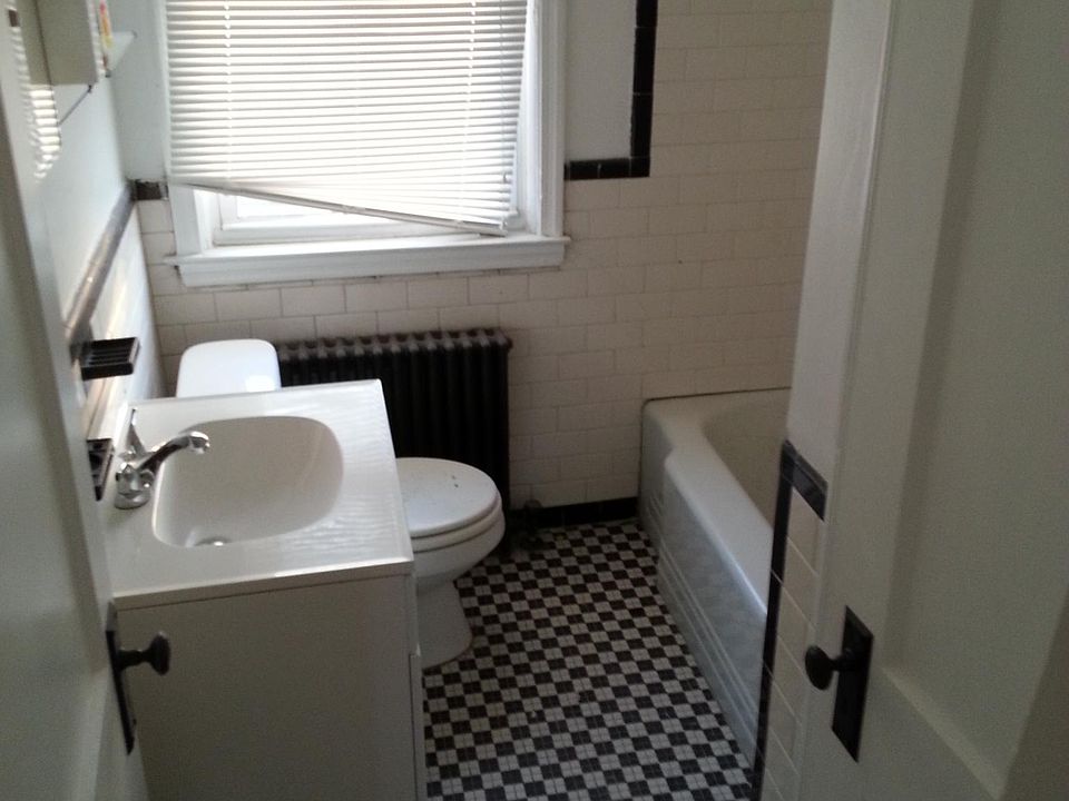 2nd image of 1327 N Linwood Ave Floor 2