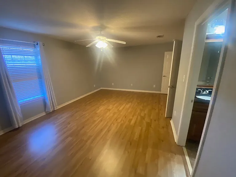 8251 Magnolia Village Dr N — Photo 11
