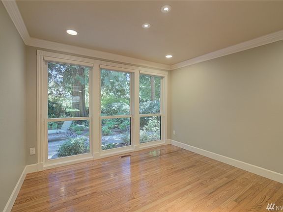 4th image of 2906 Sahalee Dr E