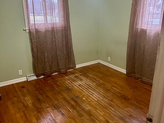 5th image of 1648 Arthur St